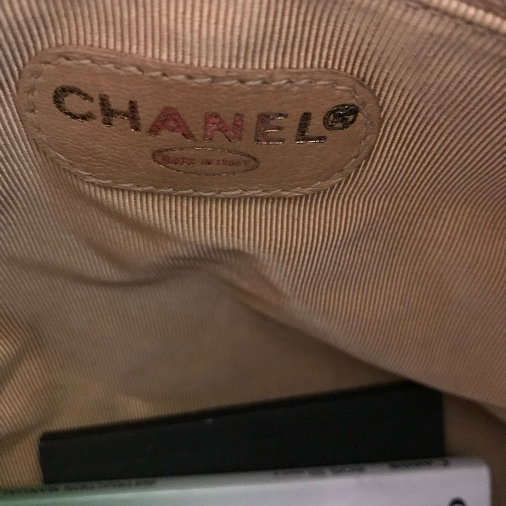 CHANEL Weekender In Signature Beige Rare & Auth - Picture 6 of 8